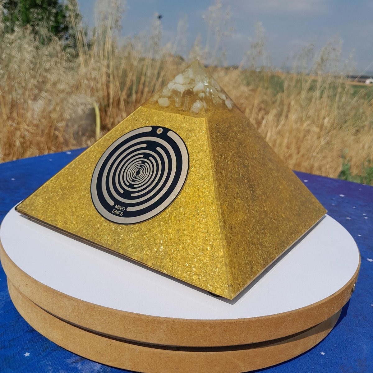 Pirámide Orgonita con Disco Lakhovsky - 200mm Base - Mundo Orgon