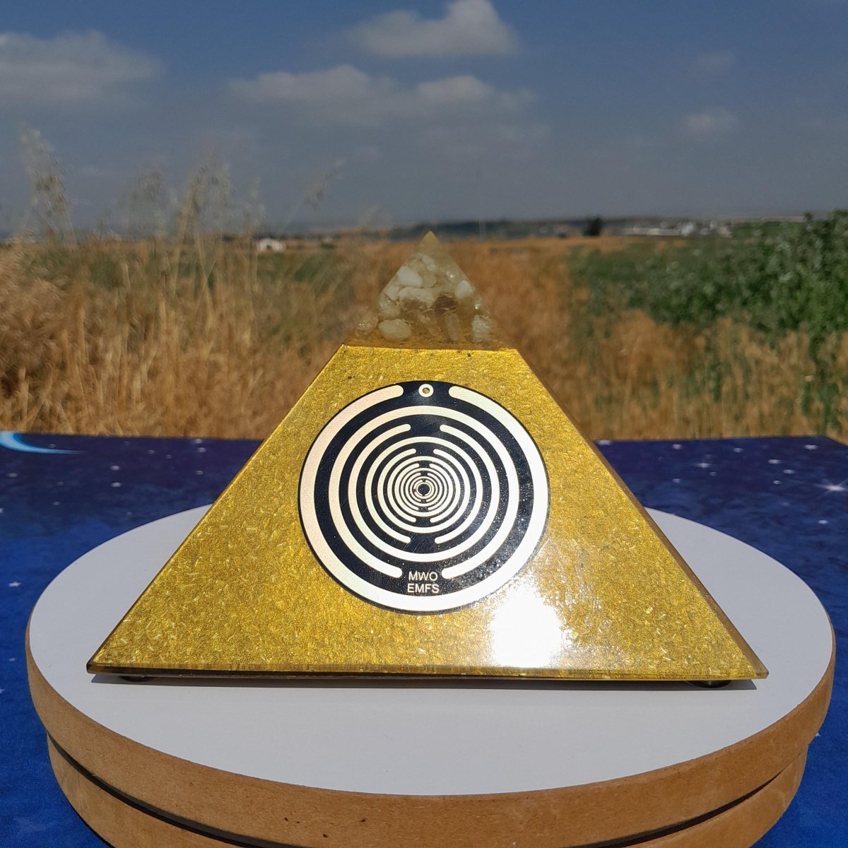 Pirámide Orgonita con Disco Lakhovsky - 200mm Base - Mundo Orgon