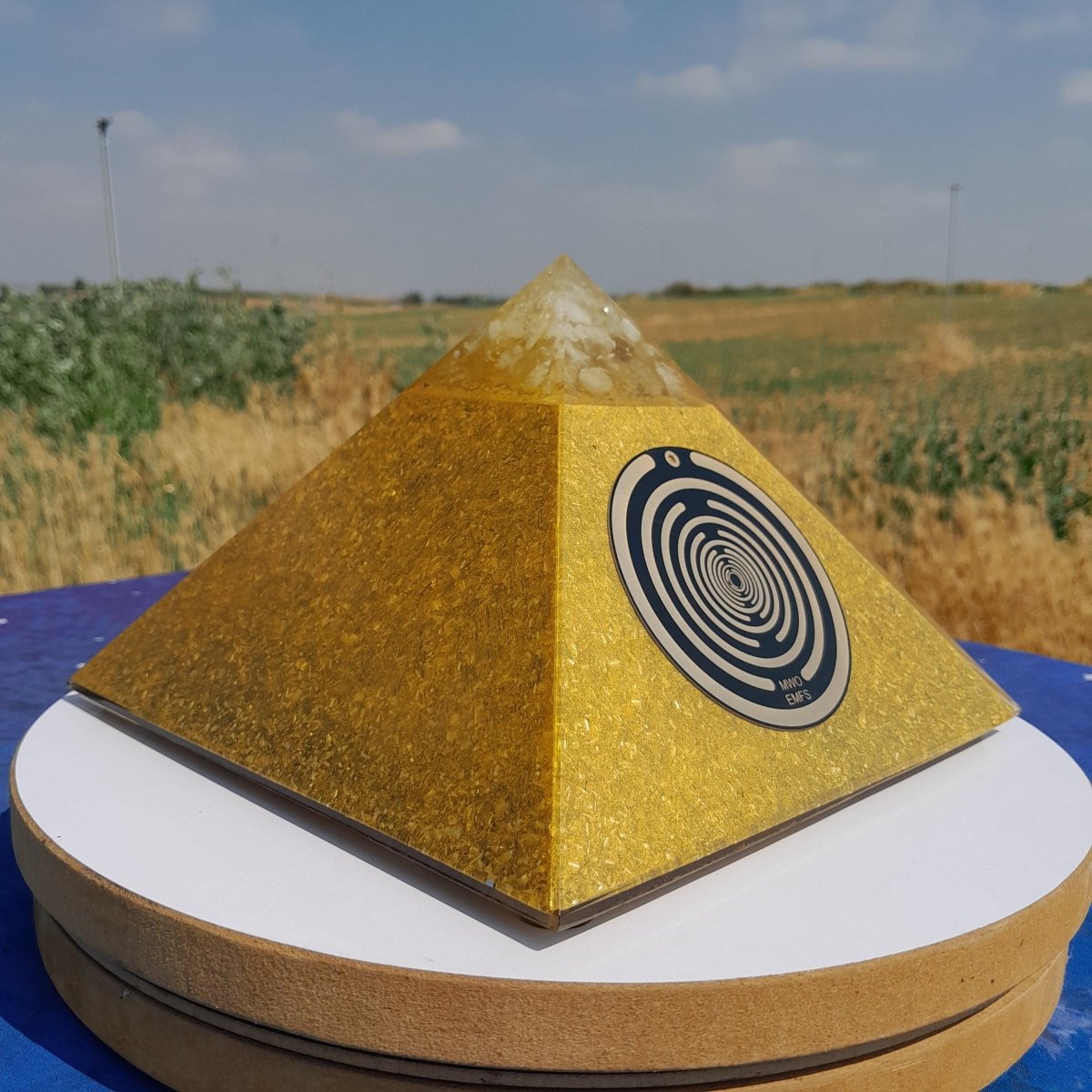 Pirámide Orgonita con Disco Lakhovsky - 200mm Base - Mundo Orgon