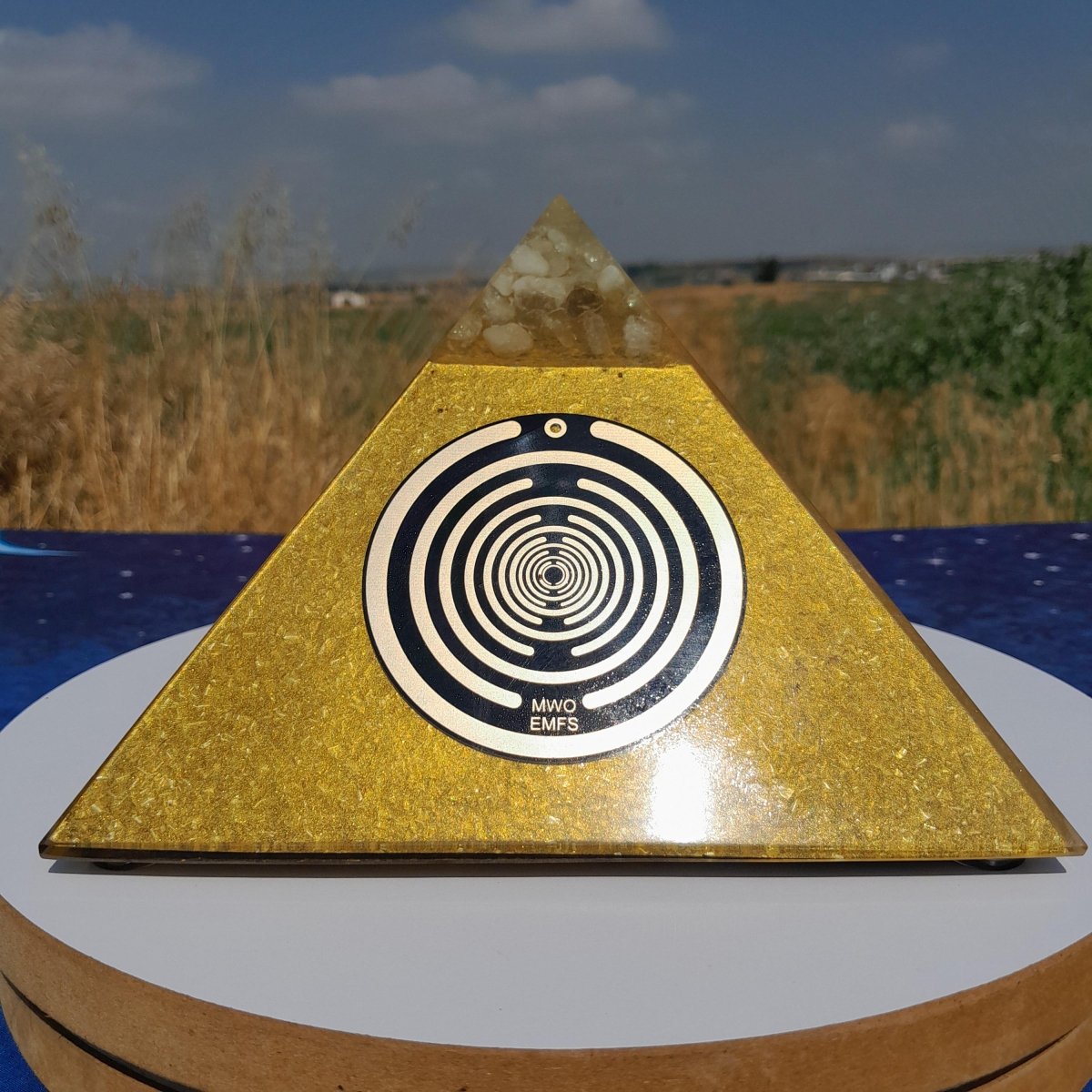 Pirámide Orgonita con Disco Lakhovsky - 200mm Base - Mundo Orgon