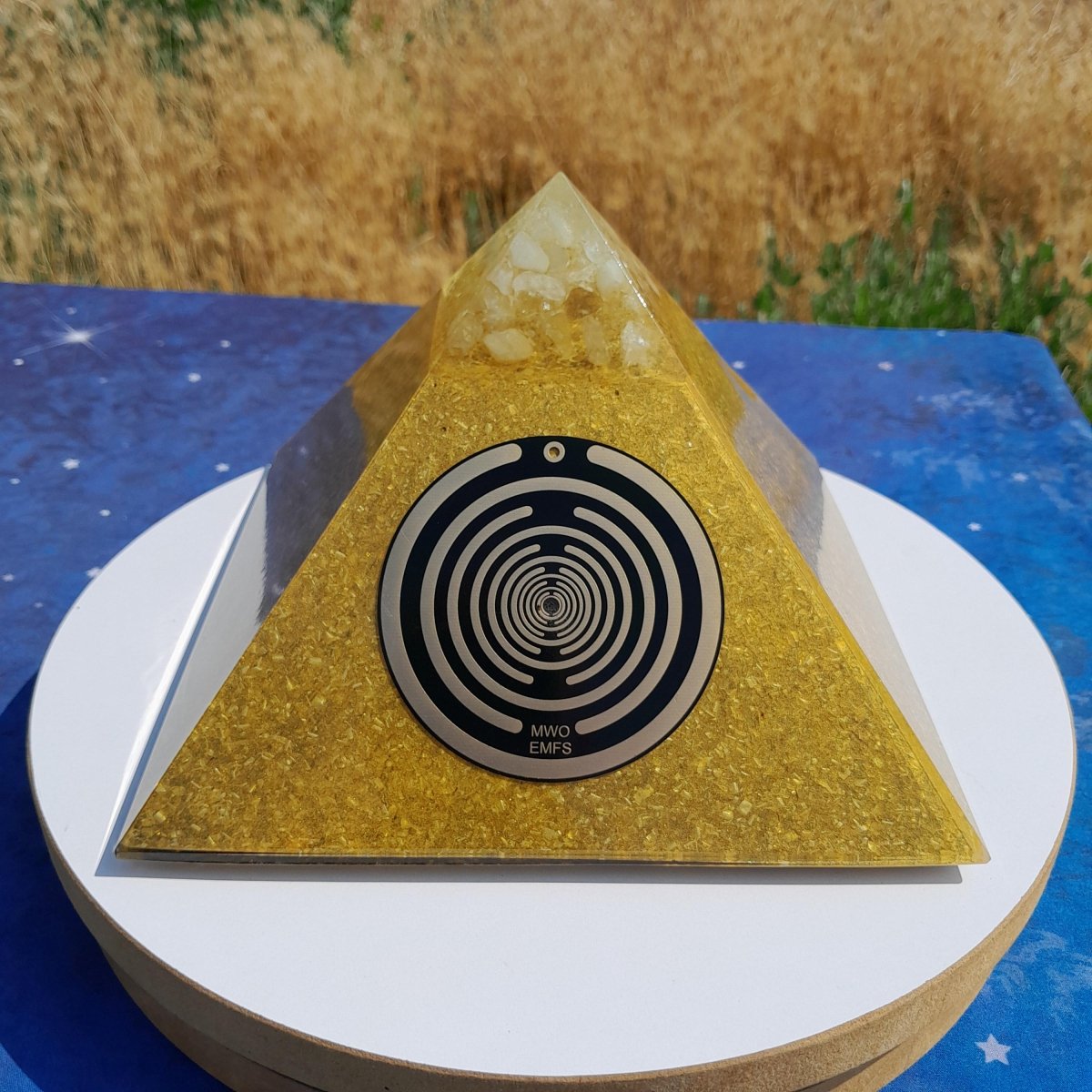 Pirámide Orgonita con Disco Lakhovsky - 200mm Base - Mundo Orgon