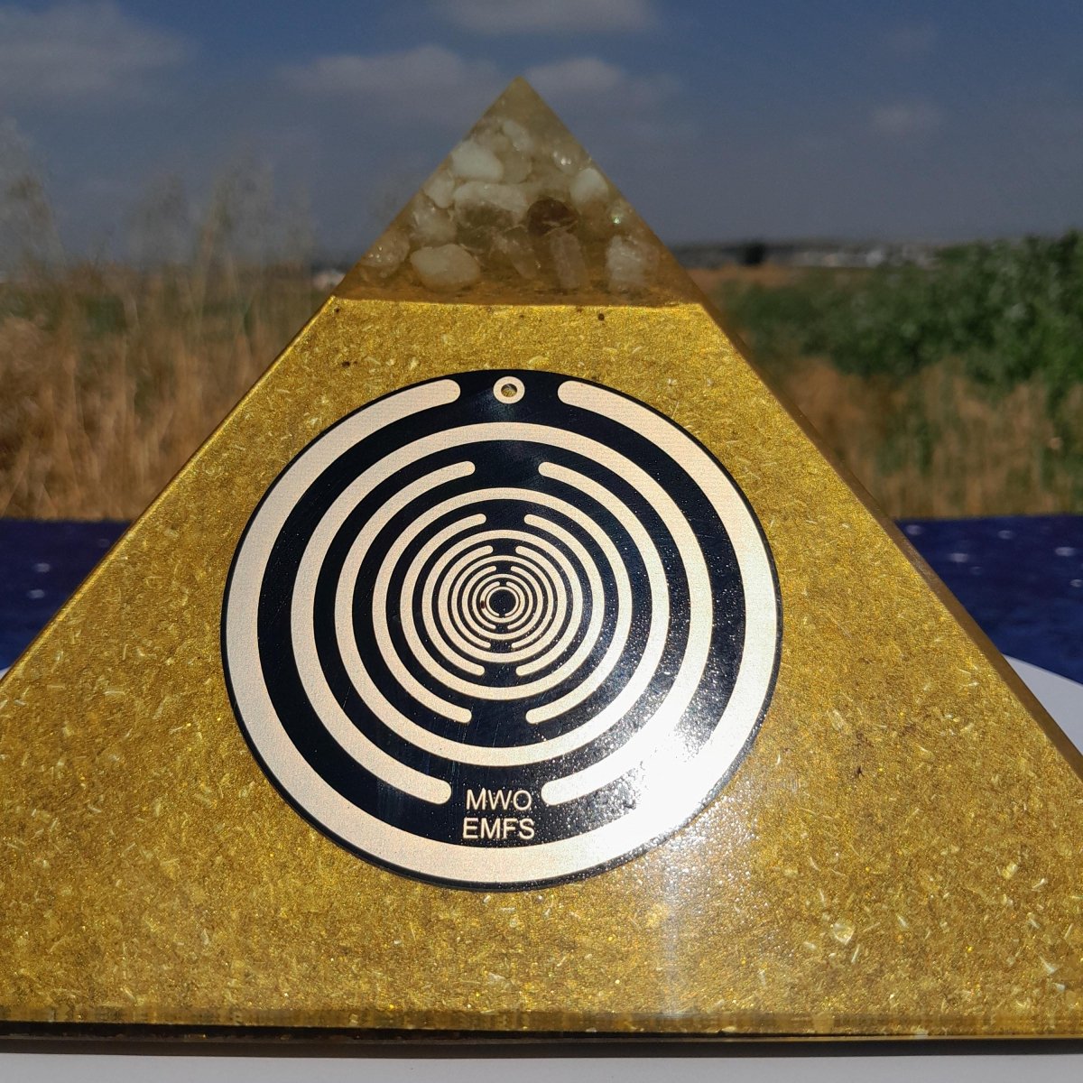 Pirámide Orgonita con Disco Lakhovsky - 200mm Base - Mundo Orgon