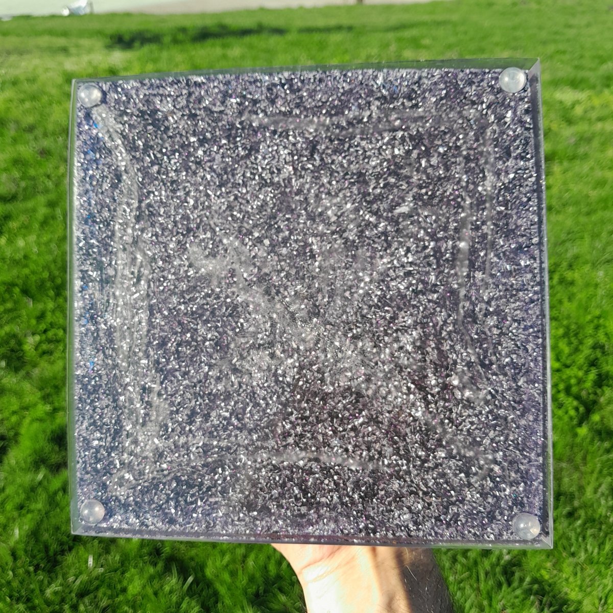 Pirámide Orgonita con Punta de Amatistas y Flor de la Vida - 200mm Base - Mundo Orgon LTD