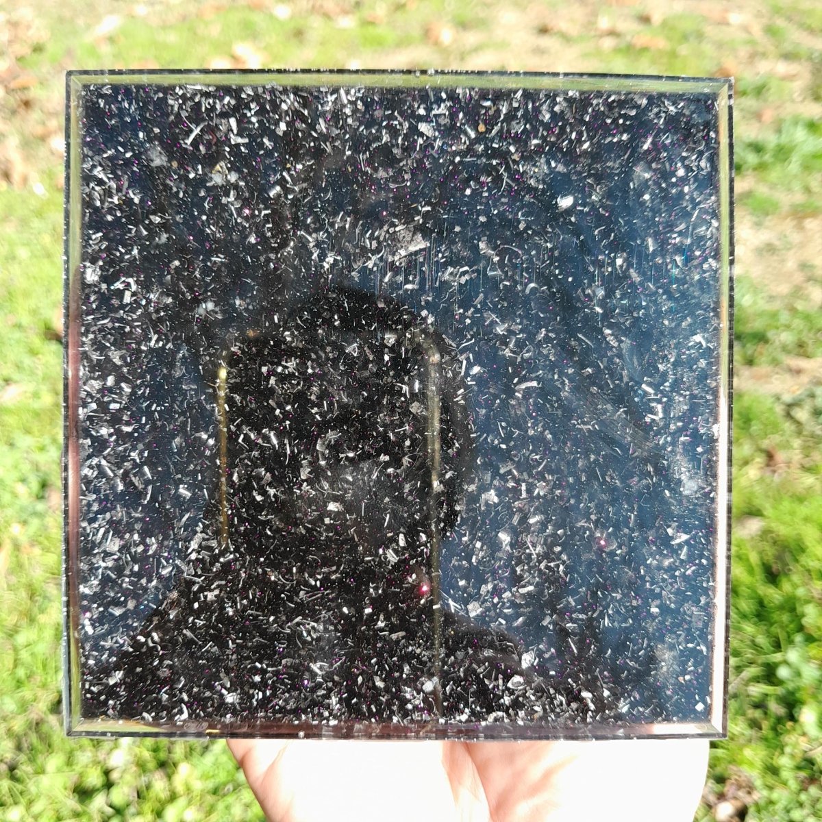 Pirámide Orgonita Cruz Egipcia con Ojo de Horus - 120mm de Base - Mundo Orgon