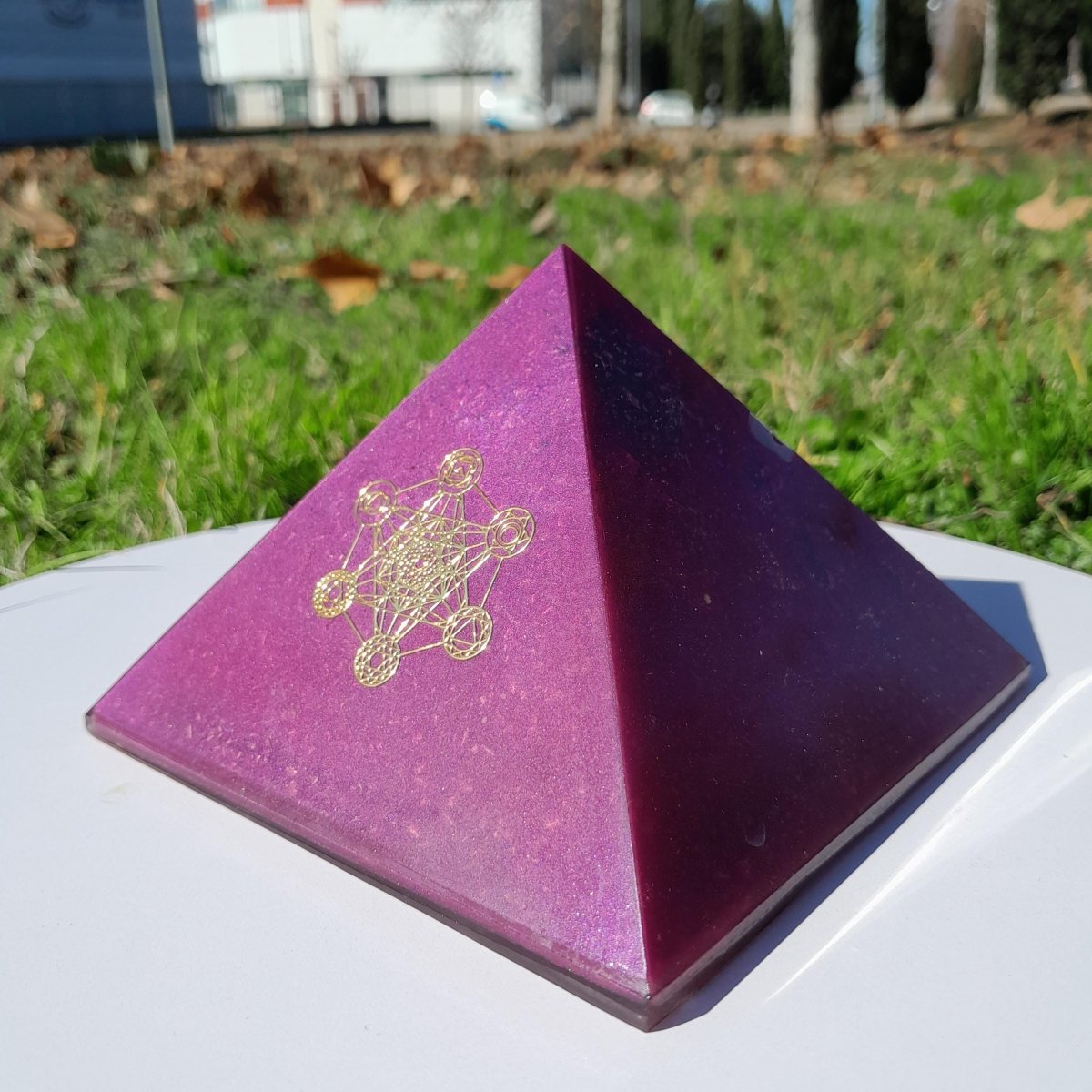 Pirámide Orgonita Cubo de Metatron Violeta - 120mm de Base - Mundo Orgon
