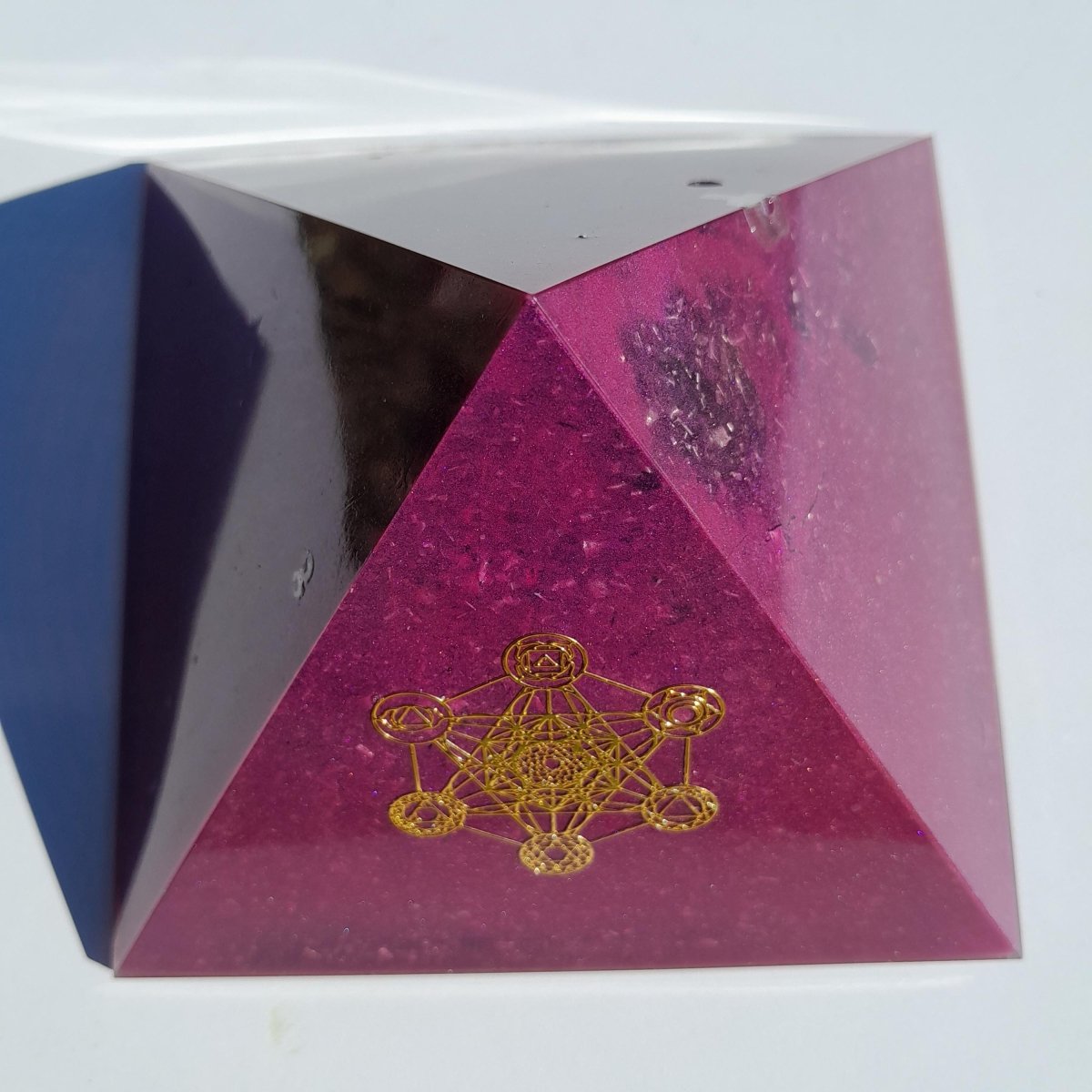 Pirámide Orgonita Cubo de Metatron Violeta - 120mm de Base - Mundo Orgon