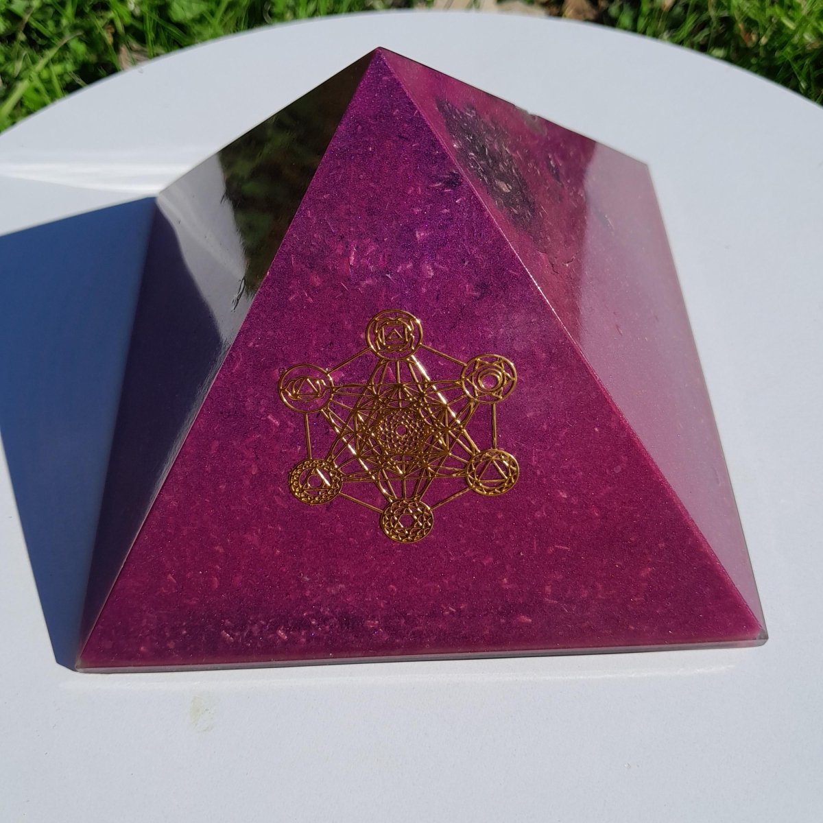 Pirámide Orgonita Cubo de Metatron Violeta - 120mm de Base - Mundo Orgon