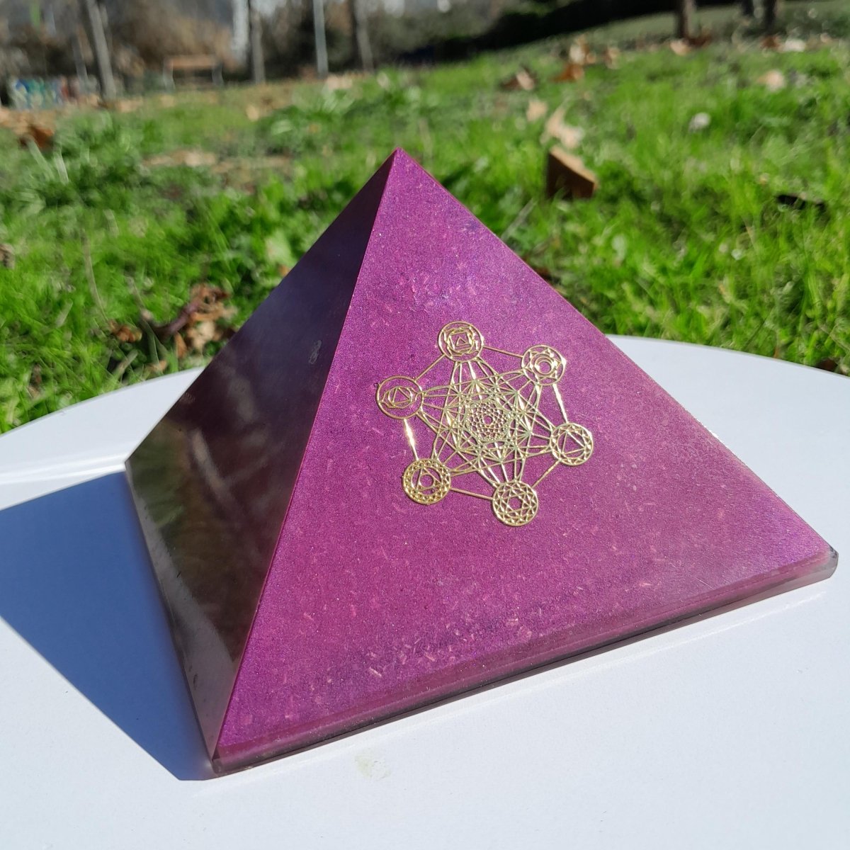Pirámide Orgonita Cubo de Metatron Violeta - 120mm de Base - Mundo Orgon