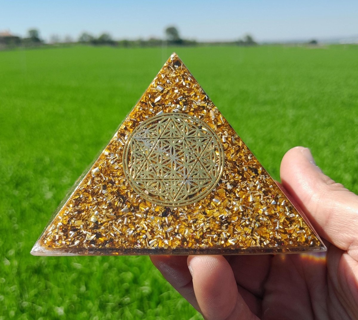 Pirámide Orgonita Flor de la Vida con Estrella de 6 Puntas - 90mm de Base - Mundo Orgon