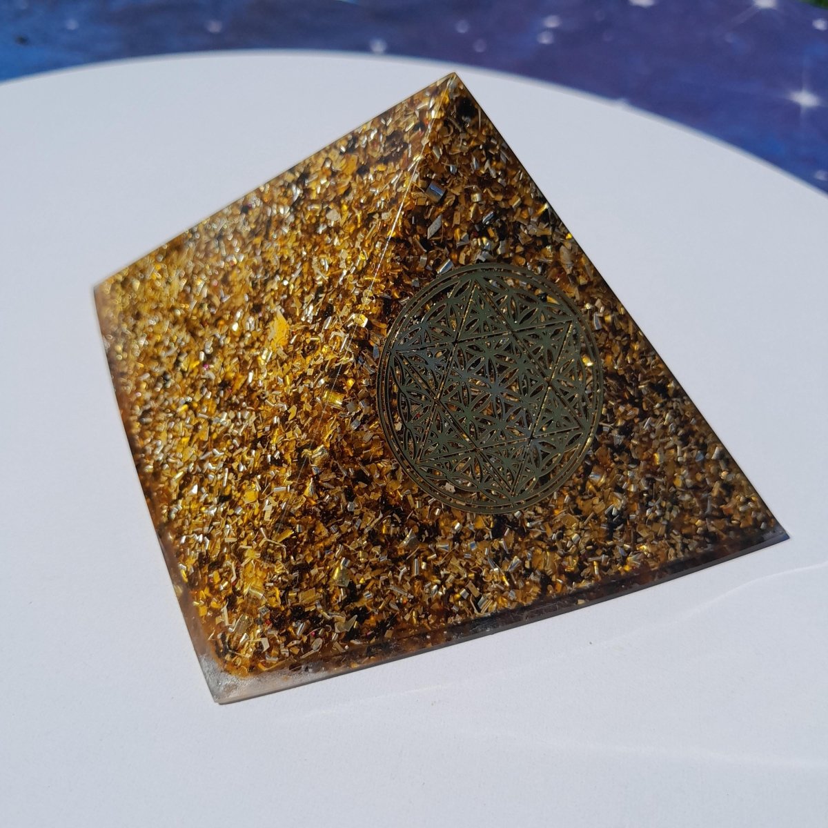 Pirámide Orgonita Flor de la Vida con Estrella de 6 Puntas - 90mm de Base - Mundo Orgon