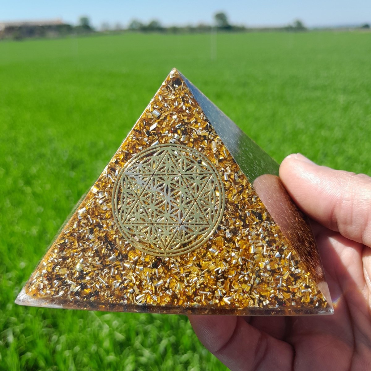 Pirámide Orgonita Flor de la Vida con Estrella de 6 Puntas - 90mm de Base - Mundo Orgon