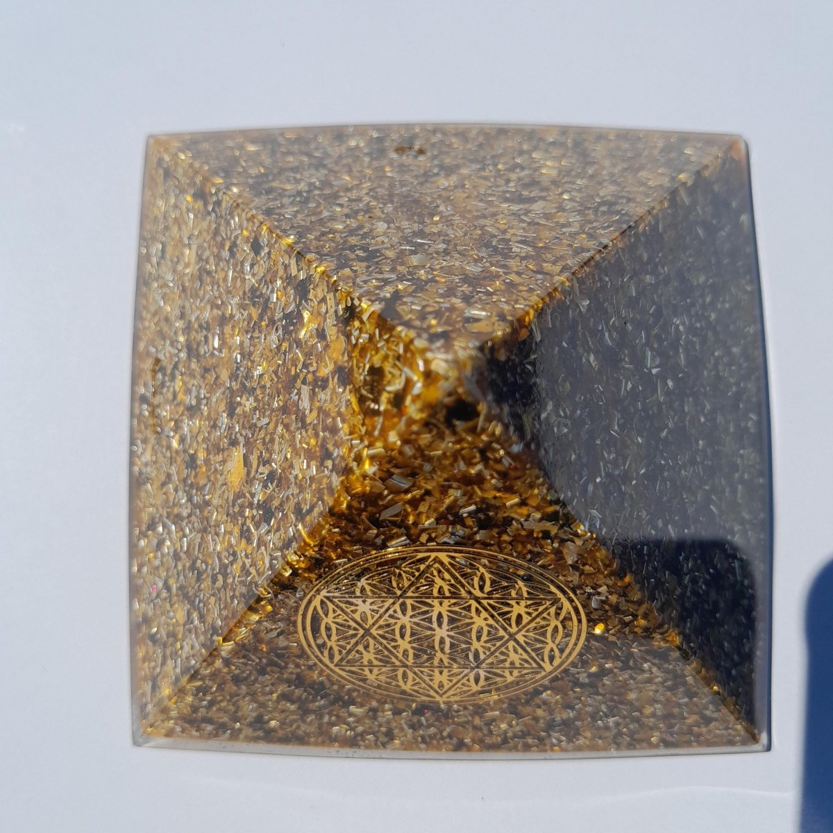 Pirámide Orgonita Flor de la Vida con Estrella de 6 Puntas - 90mm de Base - Mundo Orgon