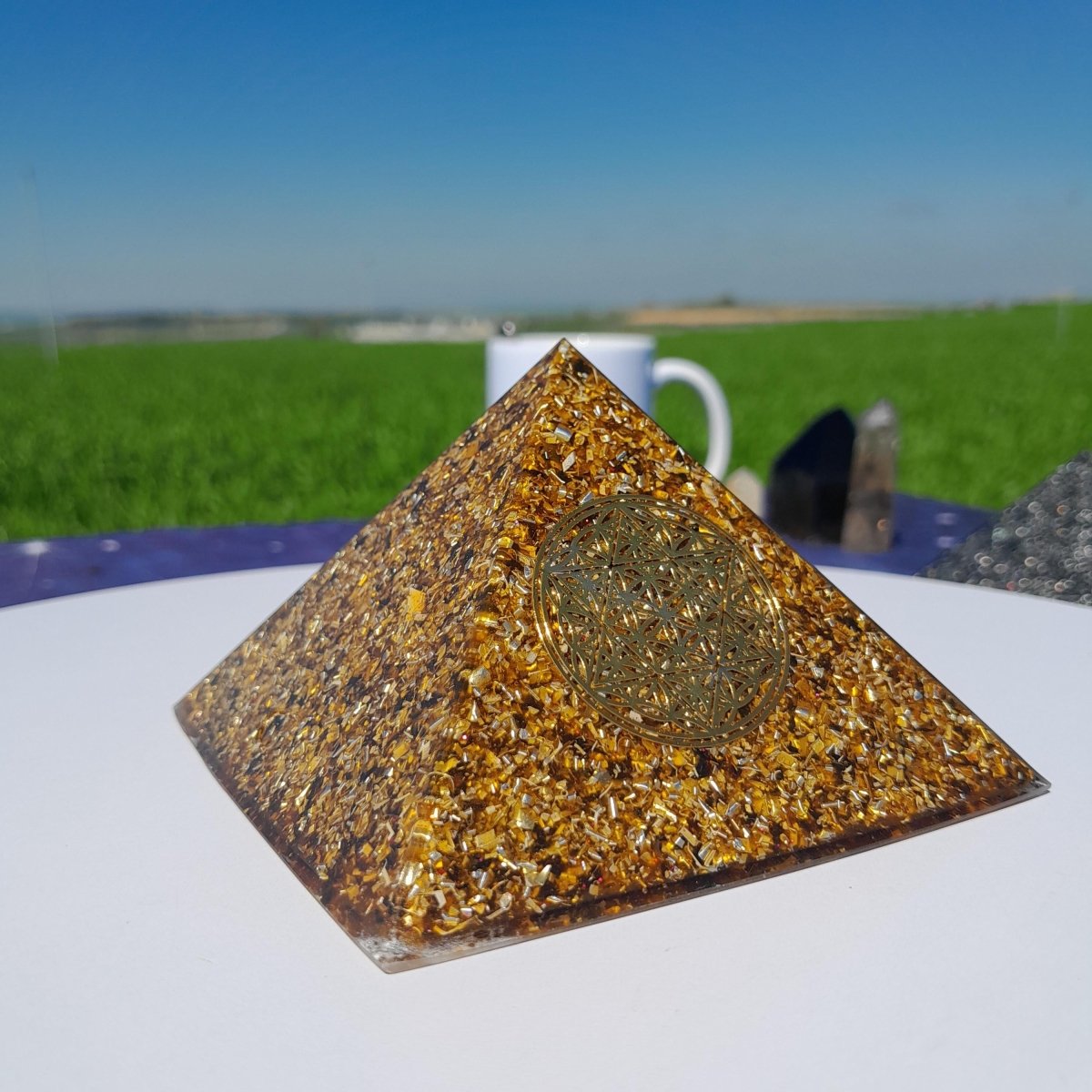 Pirámide Orgonita Flor de la Vida con Estrella de 6 Puntas - 90mm de Base - Mundo Orgon