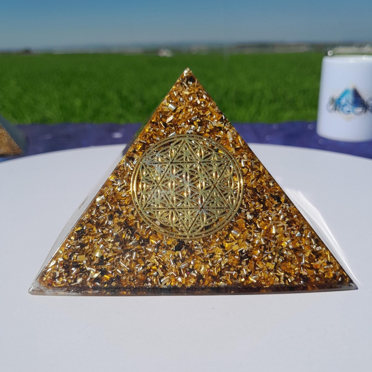 Pirámide Orgonita Flor de la Vida con Estrella de 6 Puntas - 90mm de Base - Mundo Orgon