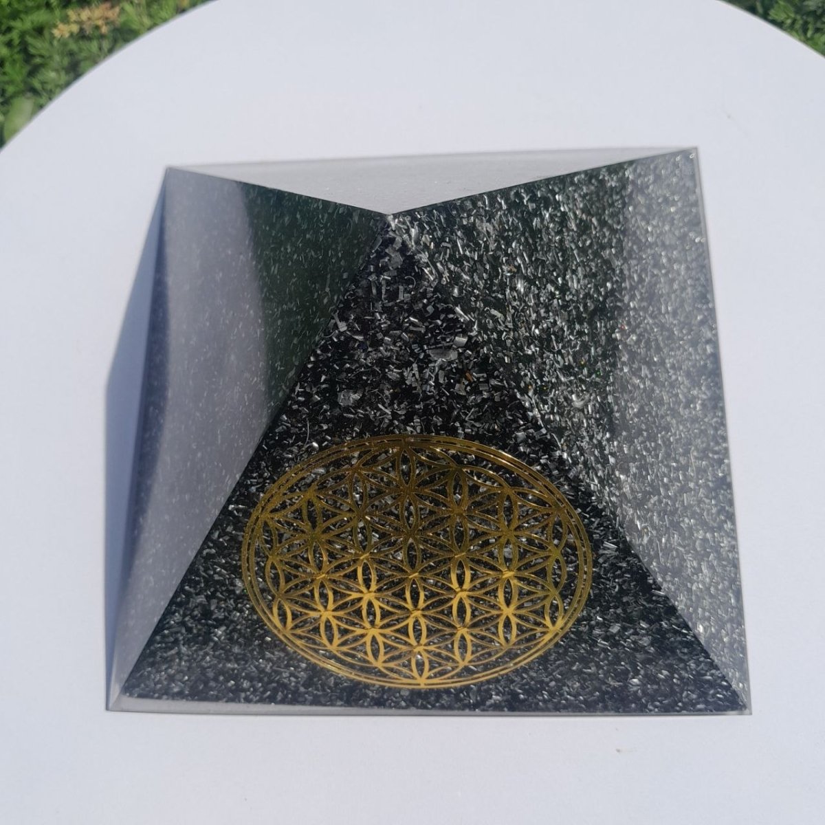 Pirámide Orgonita Flor de la Vida con Shungita - 140mm de Base - Mundo Orgon LTD