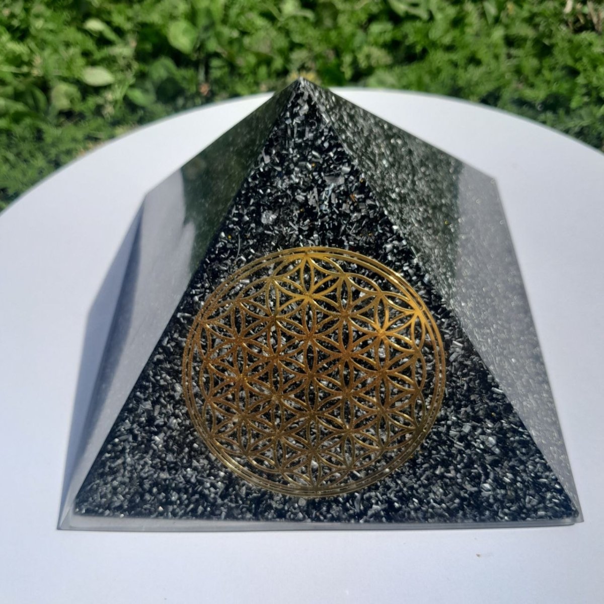 Pirámide Orgonita Flor de la Vida con Shungita - 140mm de Base - Mundo Orgon LTD