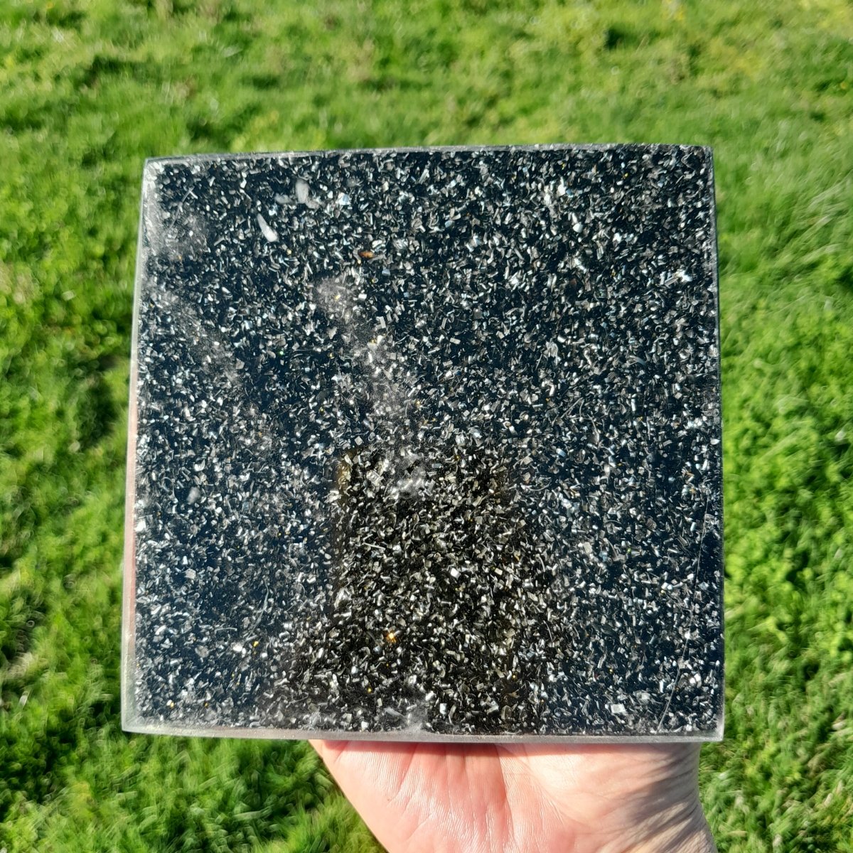 Pirámide Orgonita Flor de Loto con Flor de la Vida con Shungita - 140mm de Base - Mundo Orgon LTD