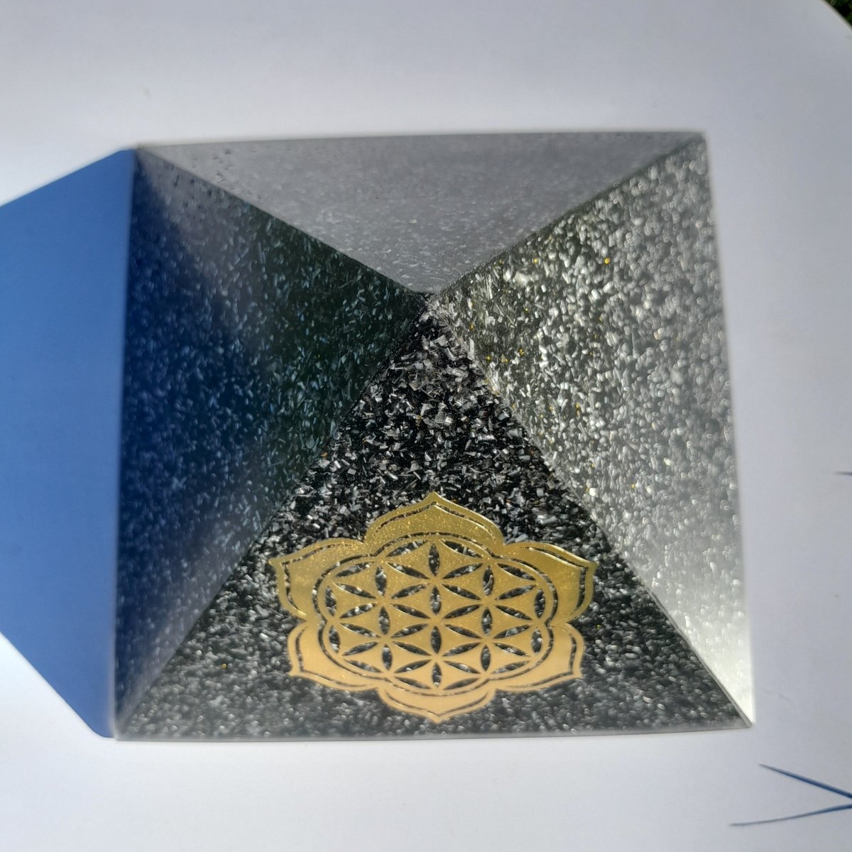 Pirámide Orgonita Flor de Loto con Flor de la Vida con Shungita - 140mm de Base - Mundo Orgon LTD