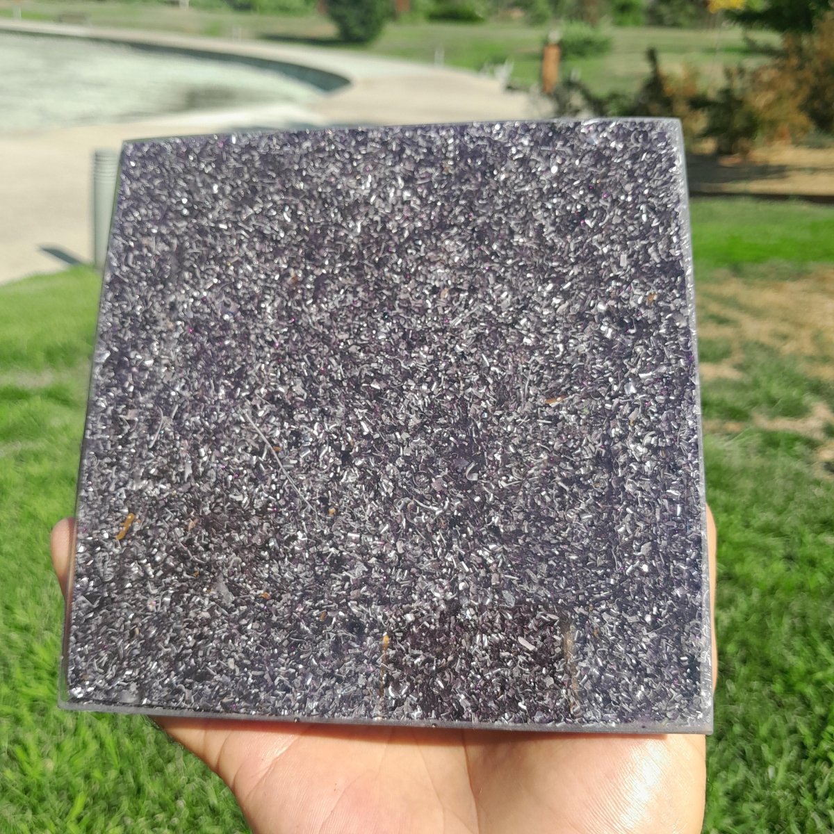 Pirámide Orgonita Flor de Loto con Flor de la Vida Violeta - 140mm de Base - Mundo Orgon