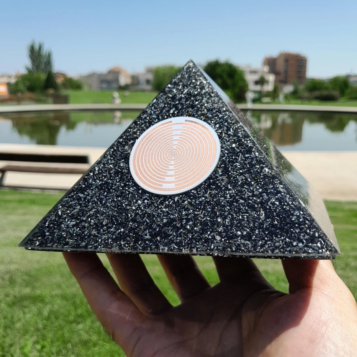 Pirámide Orgonita MWO de Lakhovsky - 140mm de Base - Mundo Orgon