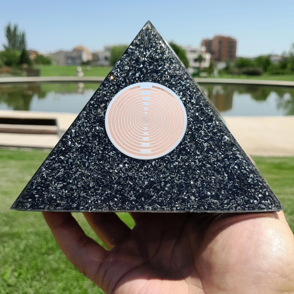 Pirámide Orgonita MWO de Lakhovsky - 140mm de Base - Mundo Orgon