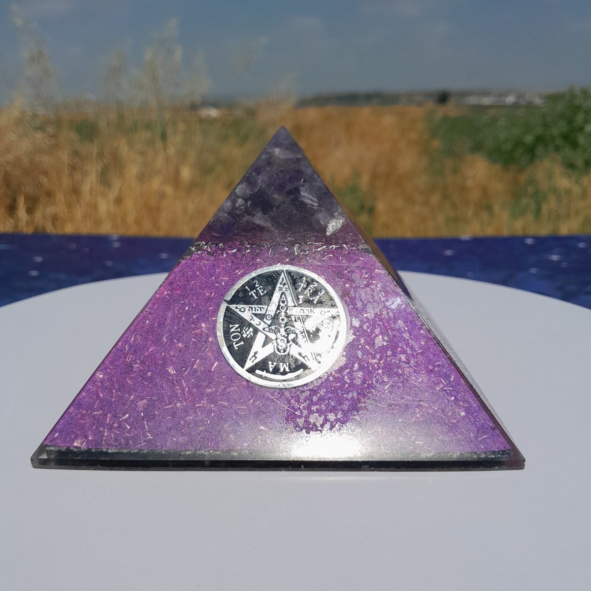 Pirámide Orgonita Tetragramaton - 120mm de Base - Mundo Orgon