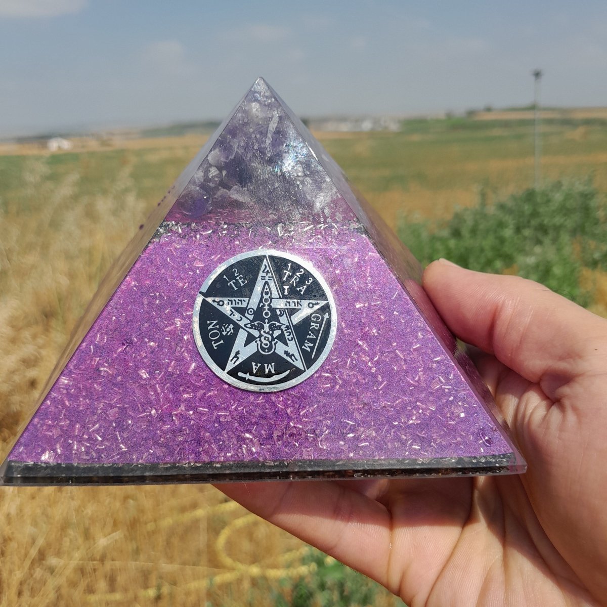 Pirámide Orgonita Tetragramaton - 120mm de Base - Mundo Orgon
