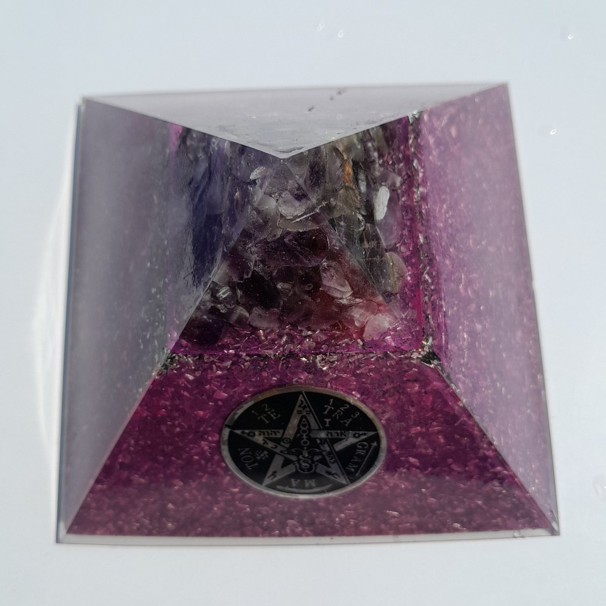 Pirámide Orgonita Tetragramaton - 120mm de Base - Mundo Orgon