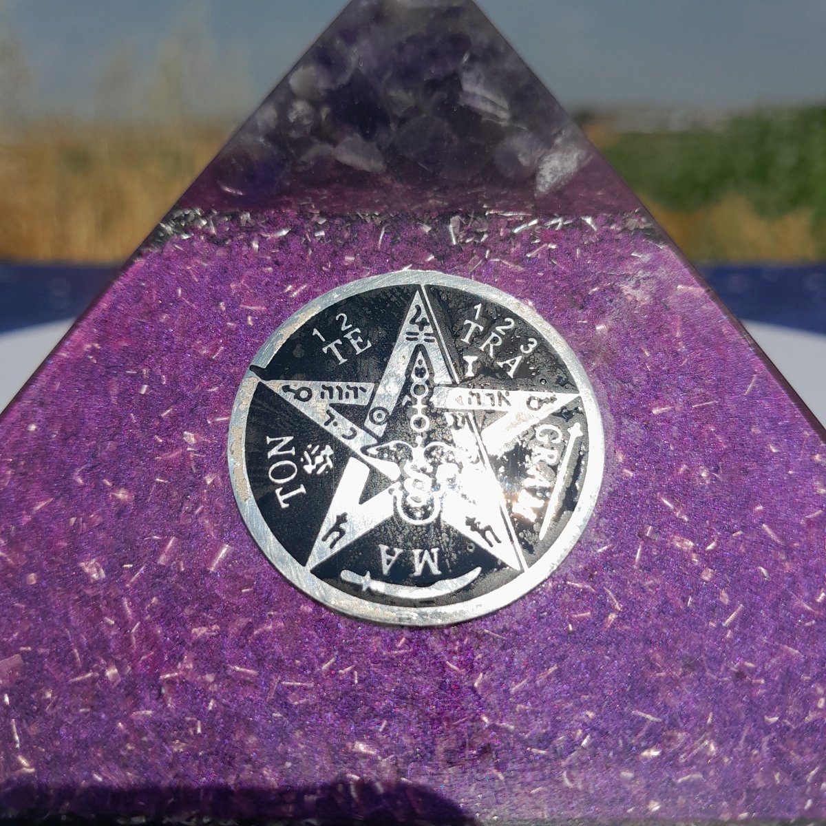Pirámide Orgonita Tetragramaton - 120mm de Base - Mundo Orgon