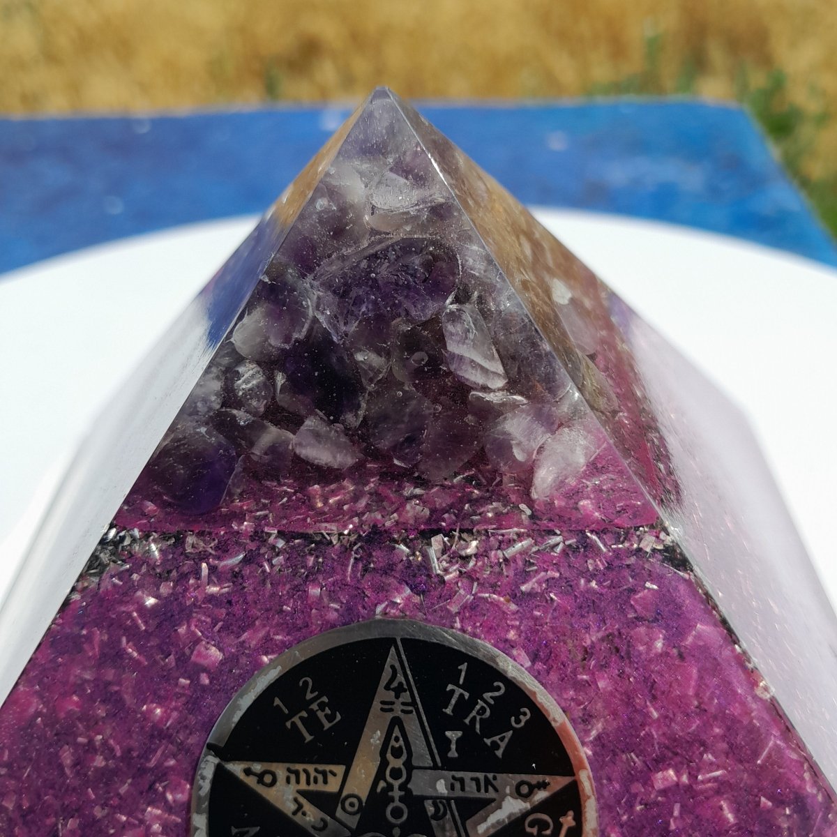 Pirámide Orgonita Tetragramaton - 120mm de Base - Mundo Orgon