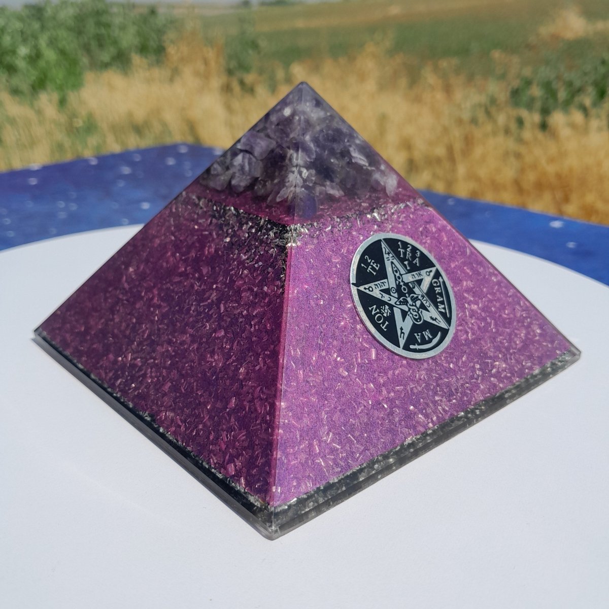 Pirámide Orgonita Tetragramaton - 120mm de Base - Mundo Orgon