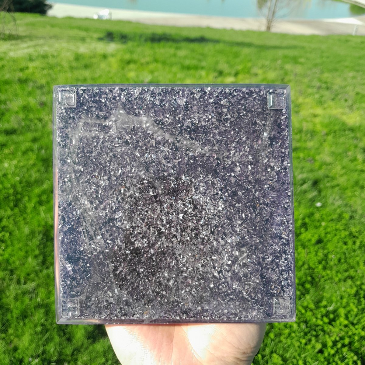 Pirámide Orgonita Violeta con Dragon de Poder– 140mm de Base - Mundo Orgon LTD