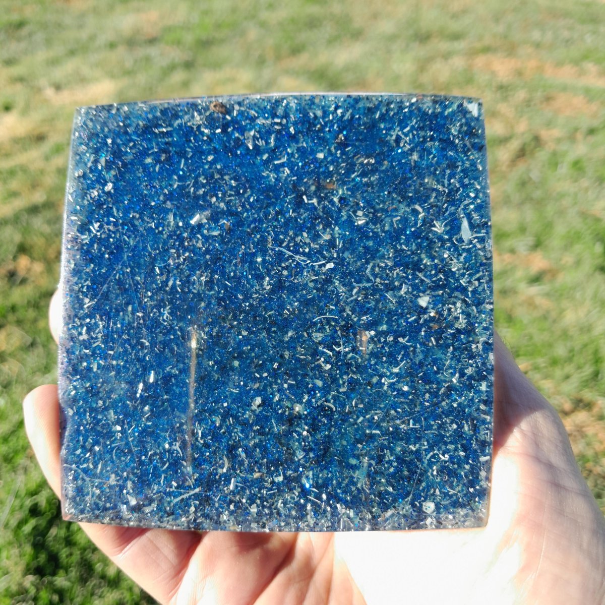 Pirámide Orgonita Yin Yang - 90mm de Base - Mundo Orgon