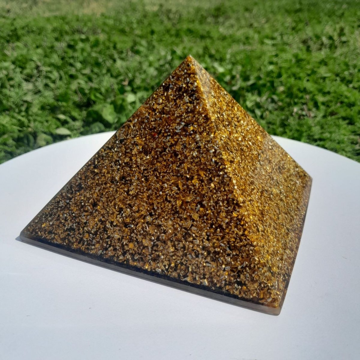 Pirámide Orgonita Yin Yang Marrón - 140mm de Base - Mundo Orgon LTD