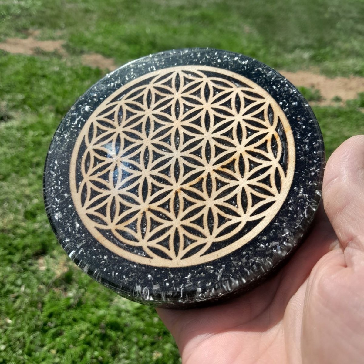 Plato de Carga de Orgón Flor de la Vida con Shungita - Mundo Orgon LTD