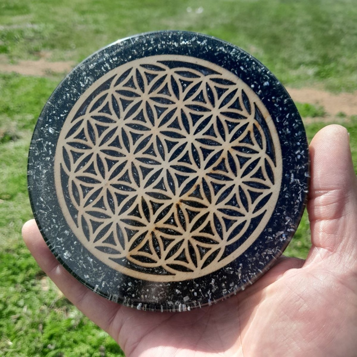 Plato de Carga de Orgón Flor de la Vida con Shungita - Mundo Orgon LTD