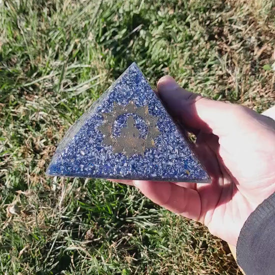 Pirámide Orgonita Buda Azul- 90mm de Base- Dispositivo Energético Hecho a Mano