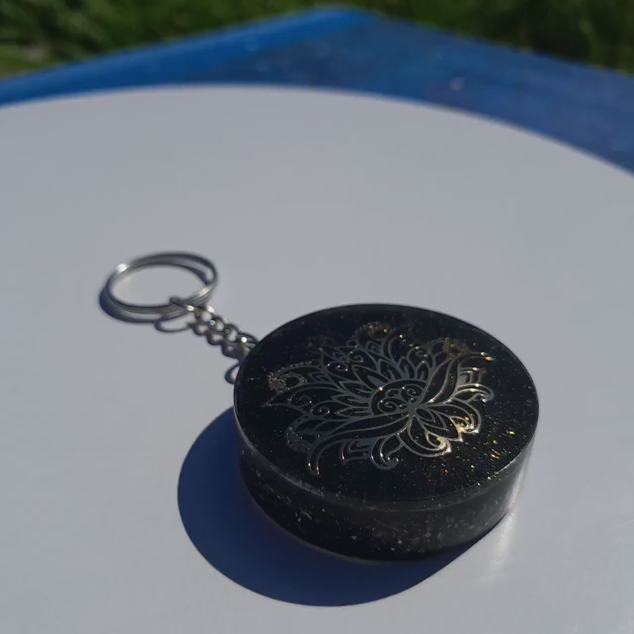 Llavero Orgonita Flor de Loto con Shunguita- Orgonite Keychain