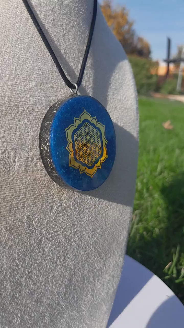 Colgante Orgonita Flor de Loto Azul | Shungita- Protección 5G, EMF, Energía Orgone, Hecho a Mano