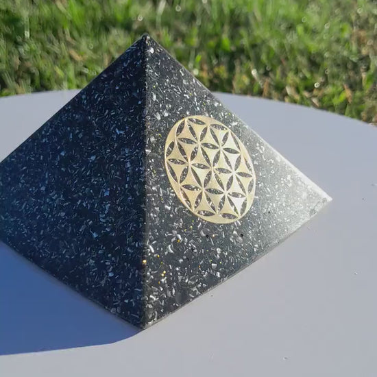 Pirámide Orgonita Flor de la Vida con Shungita- 90mm de Base- Dispositivo Energético