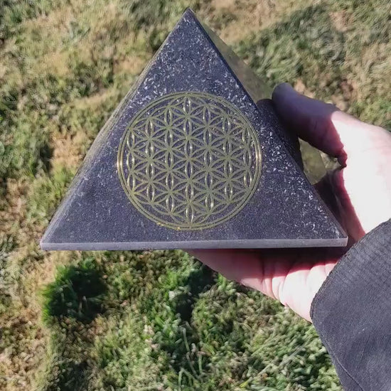 Pirámide Orgonita Flor de la Vida con Shungita- 140mm de Base- Orgone Pyramid