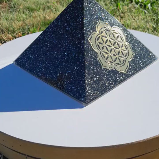 Pirámide Orgonita Flor de Loto con Flor de la Vida con Shungita- 140mm de Base- Orgone Pyramid