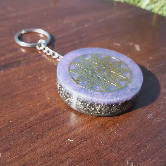 Llavero Orgonita Estrella de 12 Puntas Violeta con Shungita - Protector Energético 5G, Amuleto Espiritual