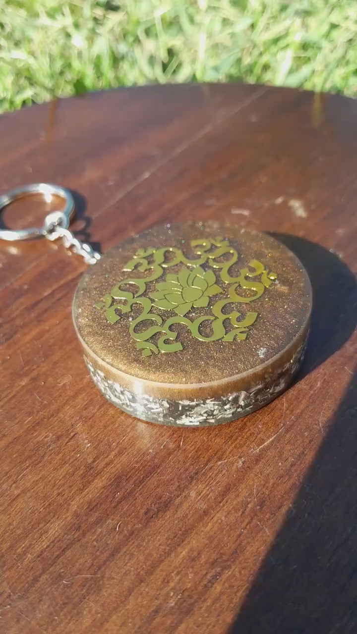 Llavero Orgonita Flor de Loto con Shunguita - Protector 5G EMF- Amuleto Espiritual Energetico