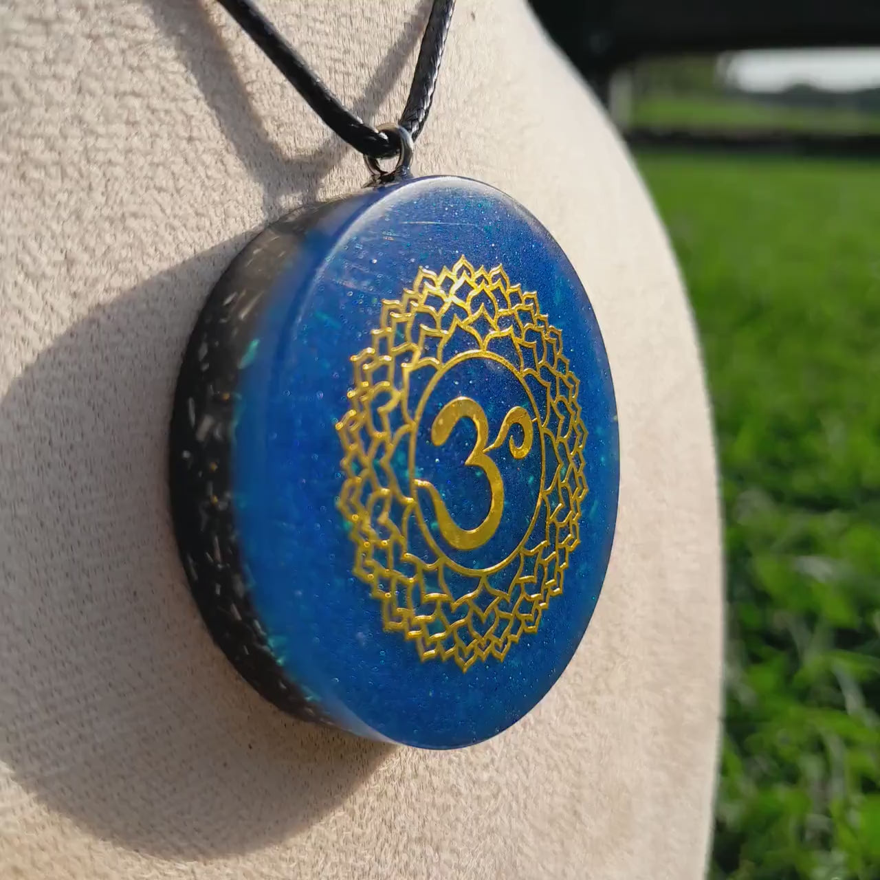 Colgante Orgonita OM con Shungita Azul | Protección 5G, EMF, Energía Orgone, Hecho a Mano