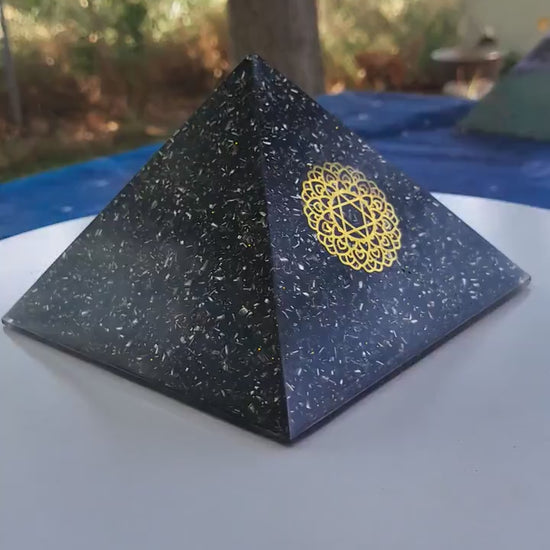 Pirámide Orgonita Estrella de 6 Puntas- 120mm Base- Energía Positiva, Protección y Decoración Espiritual