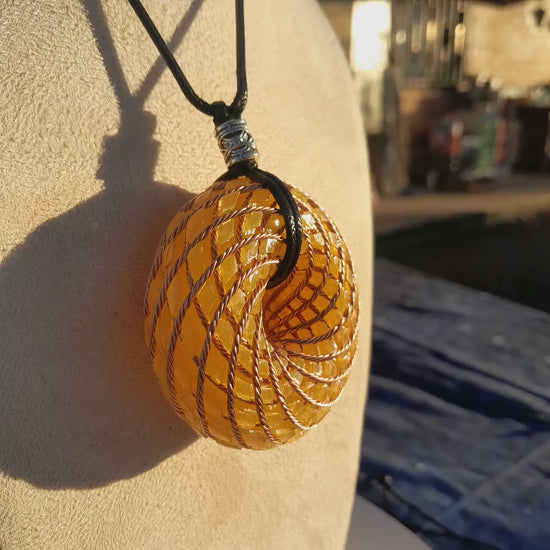 Colgante Bobina Rodin Cuarzo Citrino 62 mm – Vitalidad, Abundancia y Energía Radiante Hecho a Mano