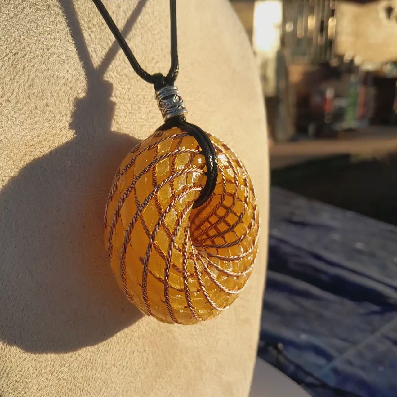 Colgante Bobina Rodin Cuarzo Citrino 62 mm – Vitalidad, Abundancia y Energía Radiante Hecho a Mano