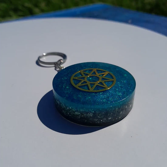 Llavero Orgonita Estrella de 8 Puntas Azul con Shunguita- Orgonite Keychain