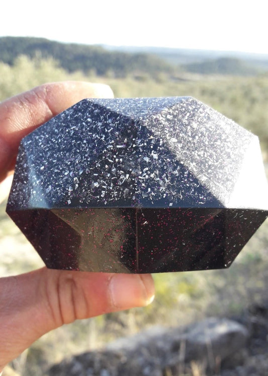 Domo de Orgonita con Shunguita y Brillos Violetas - Mundo Orgon